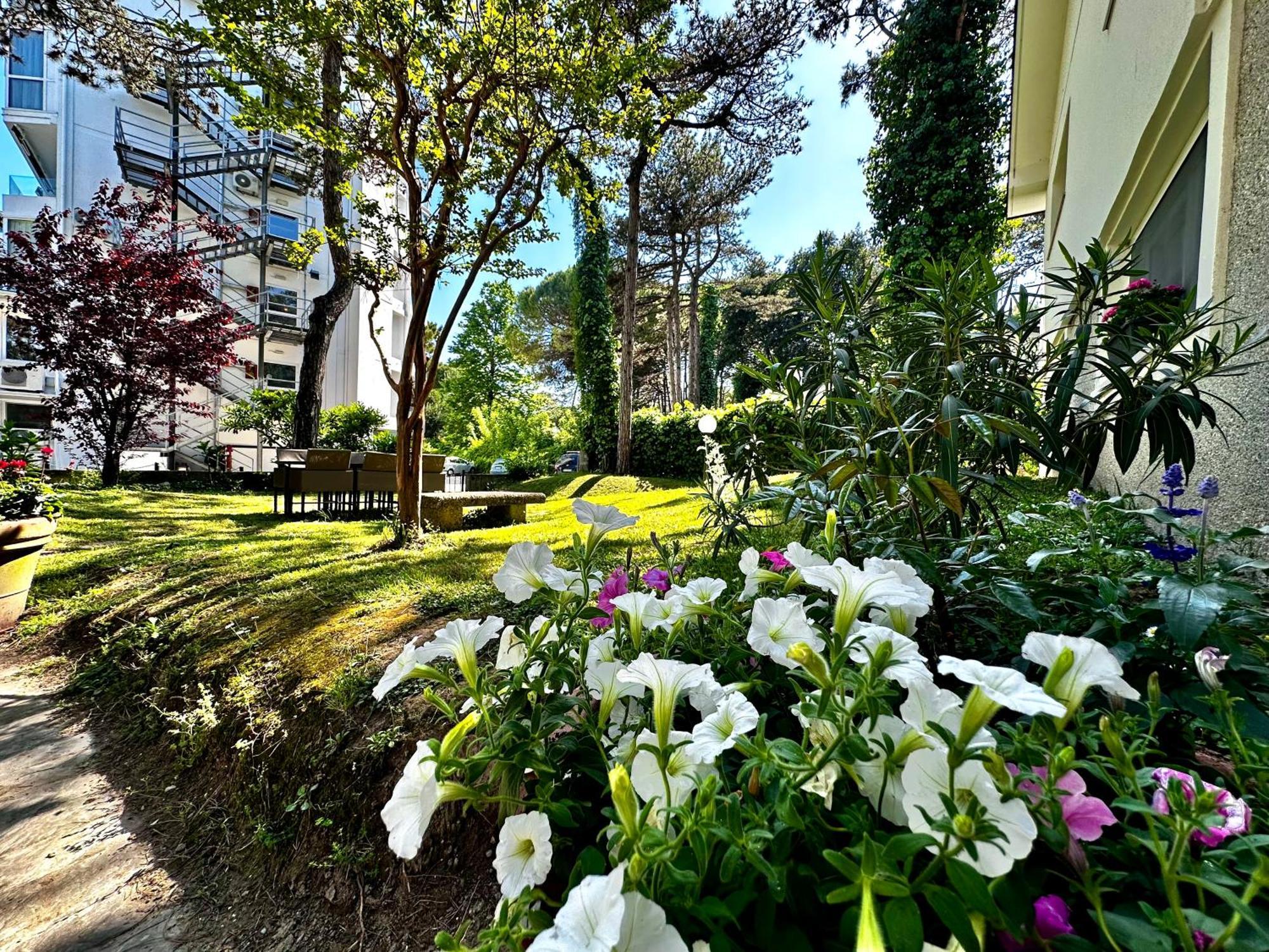 Villa Greif Pineta Lignano Sabbiadoro Exteriör bild