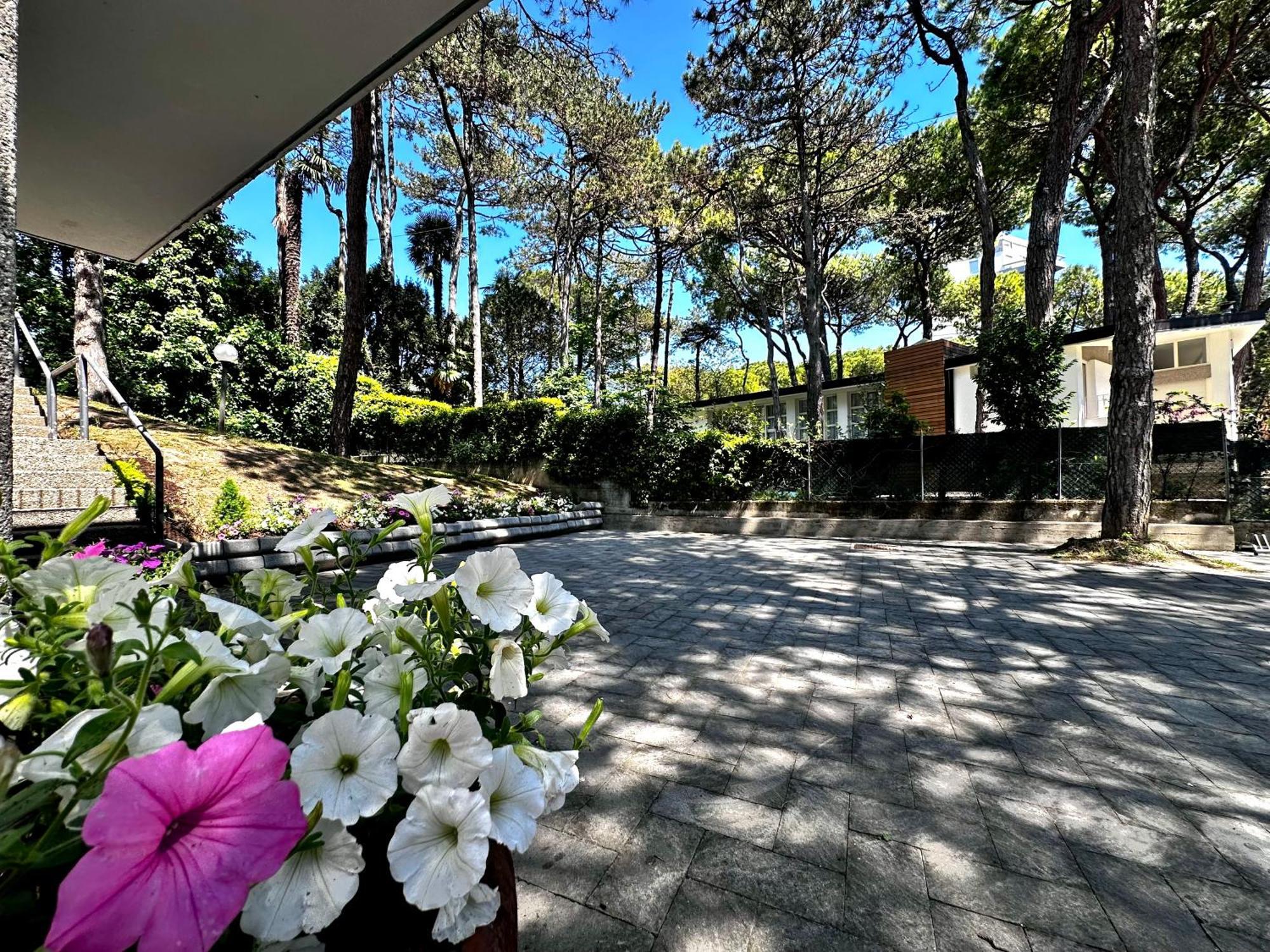 Villa Greif Pineta Lignano Sabbiadoro Exteriör bild